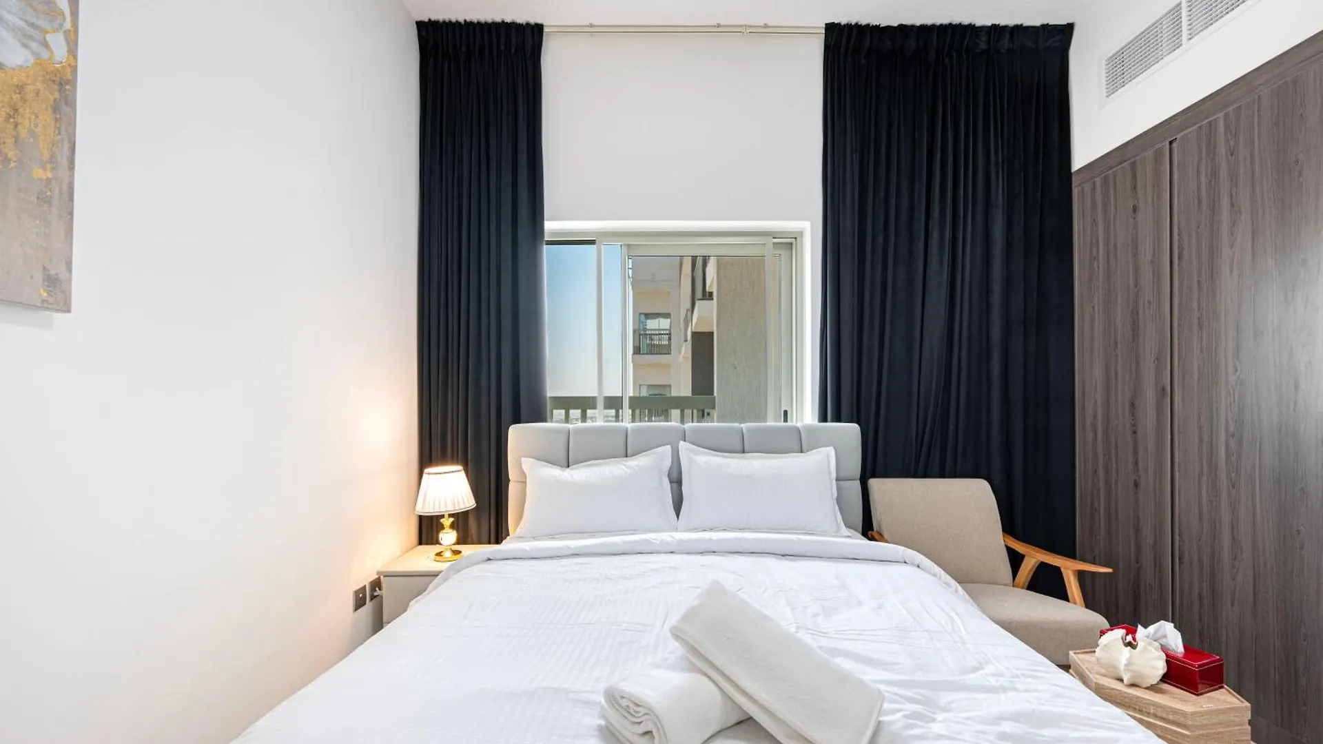 Modern Studio Oasis In Vibrant Dubailand Dubaj