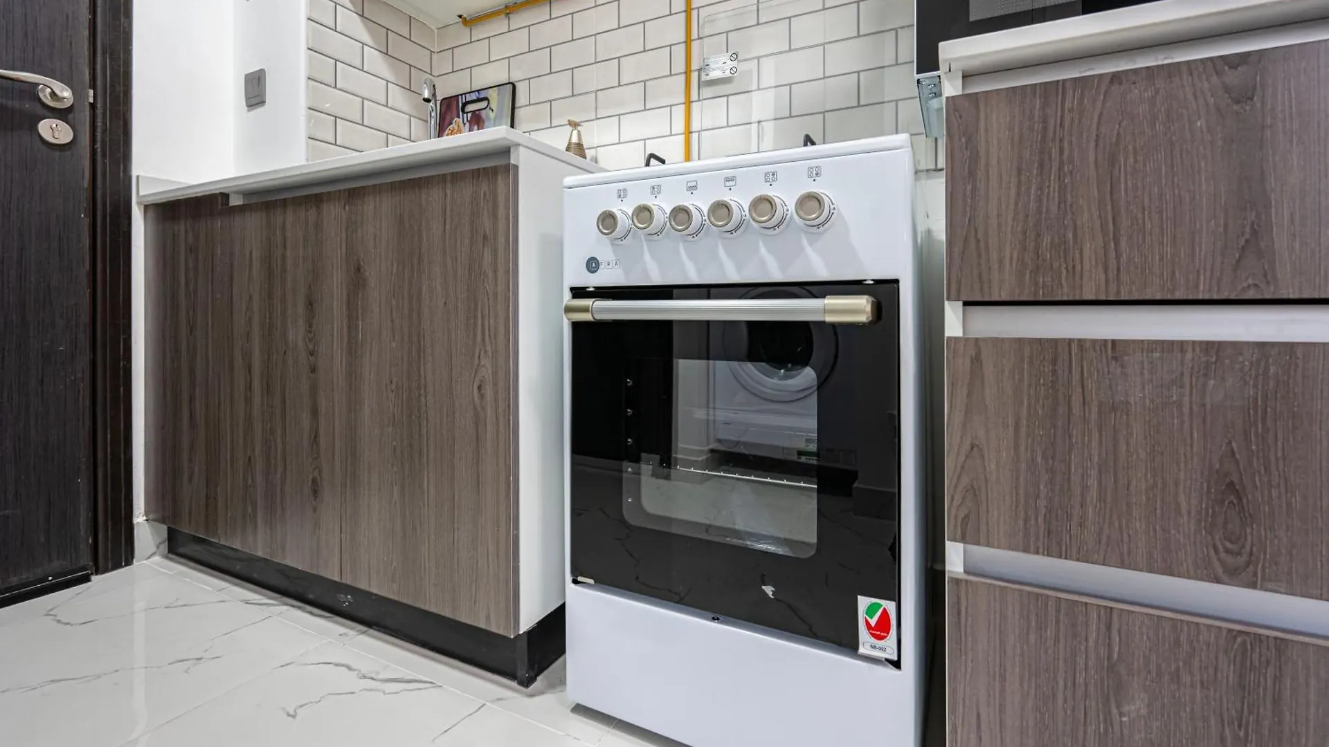 Modern Studio Oasis In Vibrant Dubailand Apartment