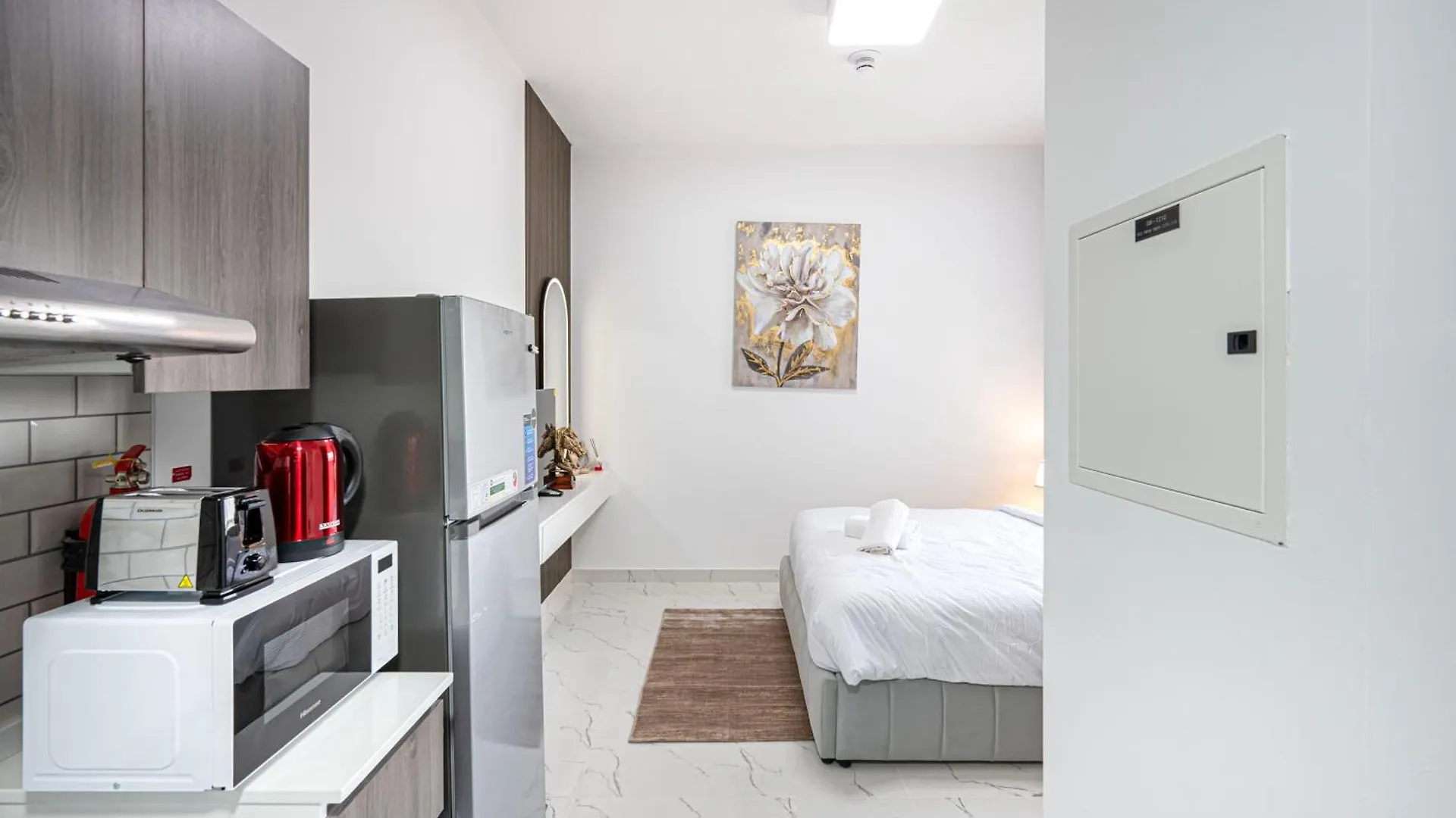 Modern Studio Oasis In Vibrant Dubailand